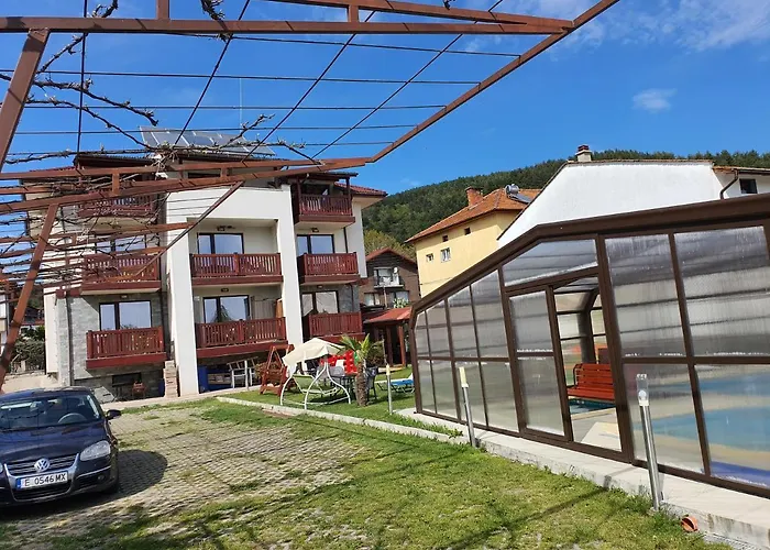 White House Guest house 3*