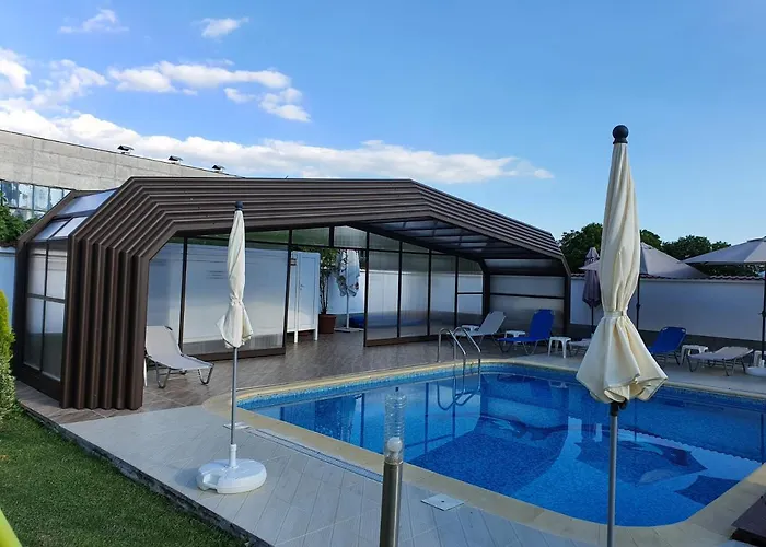 White House Guest house 3*